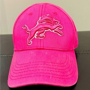 Kids size pink Detroit Lions hat. Barely worn. Excellent condition. NFL official